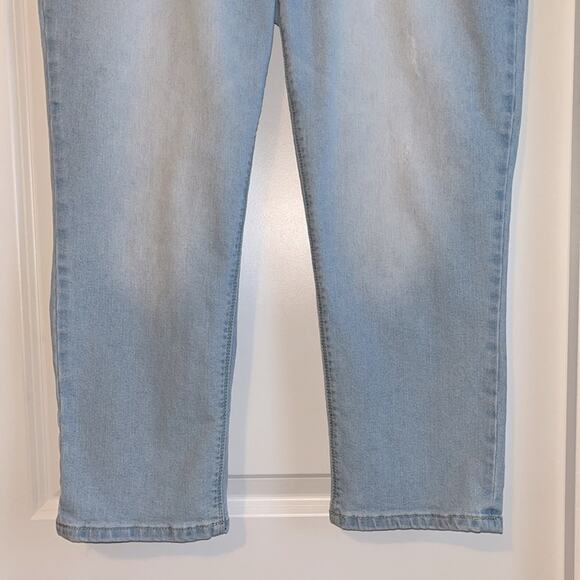 Seven7 Cropped Girlfriend Jeans - Picture 3 of 12